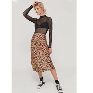 Urban Outfitters Size S Womens Midi Skirt Cheetah Satin Leopard Print